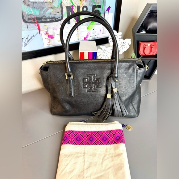 🍁🍂🍁Tory Burch Black Leather Handbag with Tassel~EUC - Picture 1 of 9